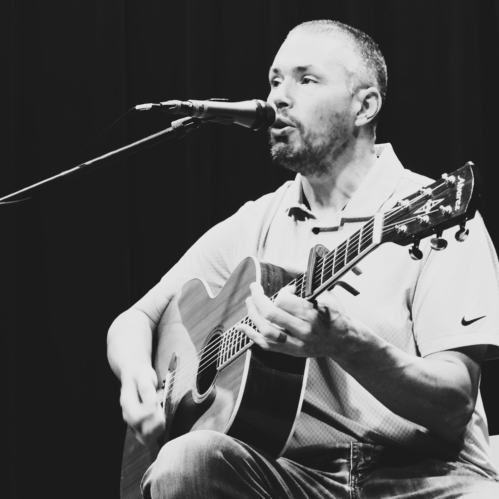Crimulus performing an acoustic set